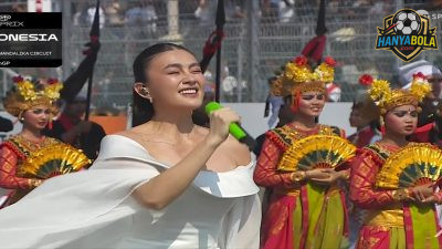 Agnez Mo Menyanyikan Lagu Indonesia Raya di Mandalika